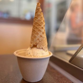 Living the Dream Ice Cream - Chocolate Vanilla - Ice Cream & Frozen Yogurt Near Me - Eureka, California Living the Dream Ice Cream - Chocolate Vanilla - Ice Cream & Frozen Yogurt Near Me - Eureka, California