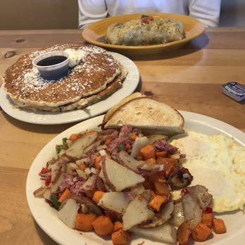 Henhouse Cafe - Cafes Near Me - Gilbert, Arizona