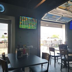 Art's Pub - Outdoor patio