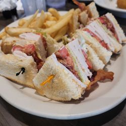 Charlies Restaurant & Taverna - Don't let the look deceive you.