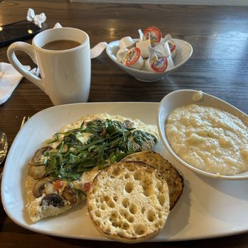 Another Broken Egg Cafe - Veggie Delight Omelette - American Near Me - Orlando, Florida Another Broken Egg Cafe - Veggie Delight Omelette - American Near Me - Orlando, Florida