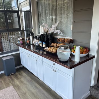 Upham Hotel - Complementary breakfast in the morning. - Hotels Near Me - Santa Barbara, California Upham Hotel - Complementary breakfast in the morning. - Hotels Near Me - Santa Barbara, California
