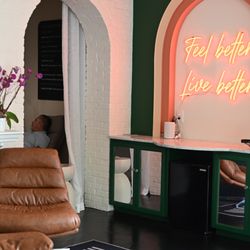 BioworX - Alamo Heights - Front desk area
