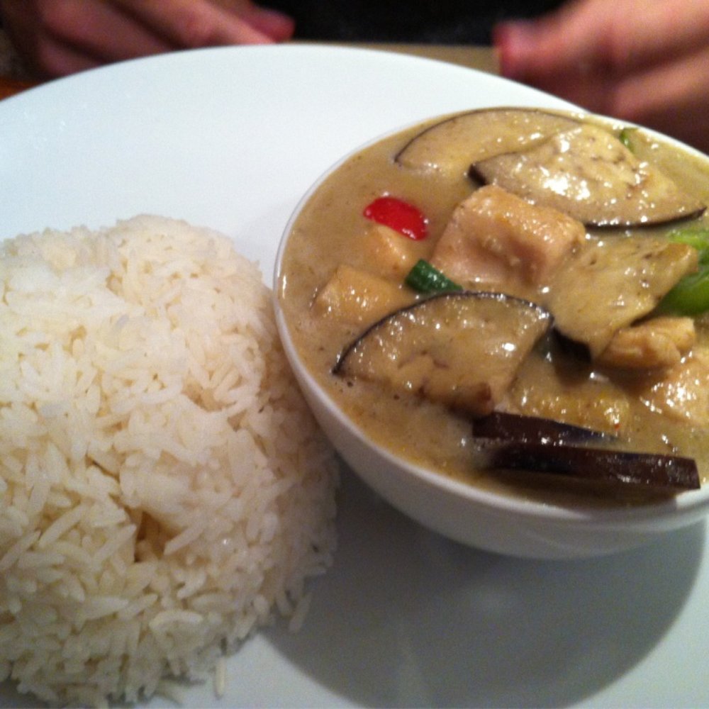 KIN - Chicken Green Curry - Asian Fusion Near Me - London, XGL KIN - Chicken Green Curry - Asian Fusion Near Me - London, XGL