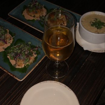 Bluewater Grill - Clam chowder and crab cakes - Seafood Near Me - Santa Barbara, California