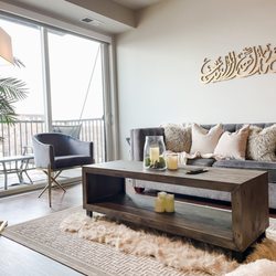 Onyx Edina - 2 bed 2 bath - living room