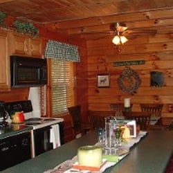 Grandview Lodge - Fully stocked kitchen in the Mountain View cabin