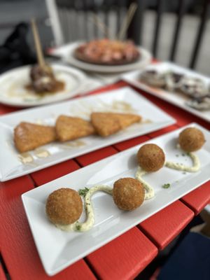 VIVO Tapas KITCHEN • LOUNGE by null