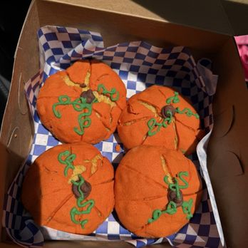MaD Kakes - Pumpkin Conchas - Custom Cakes Near Me - Palmdale, California