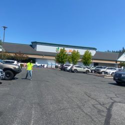 Save Mart - Wow nice clean place to shop