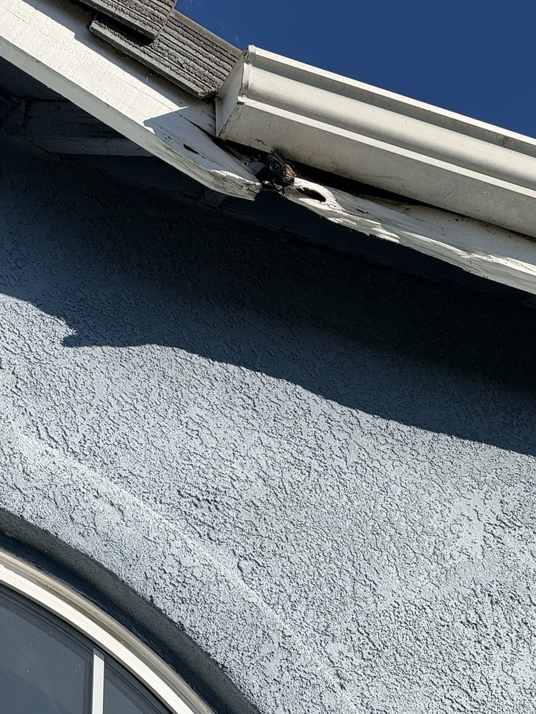 Slide of R&R Roofing