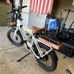 Magnum Electric Bikes - Pathfinder with customized spare battery carrier