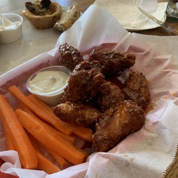 Cim's Tavern - Best wings in Berkshires - American Near Me - Pittsfield, Massachusetts