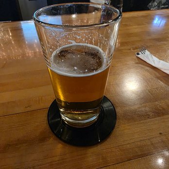 Luke's Bar & Grill - Draft Narragansett - Pizza Near Me - Bluffton, Ohio