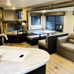 Bishop RV Rentals - 28' Hideaway