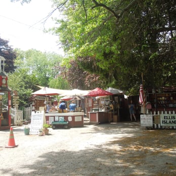 The Book Barn - Used Bookstore Near Me - Niantic, Connecticut