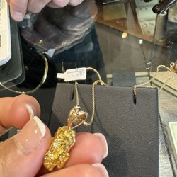 Lynch & Kennedy - Necklace with a gold nugget pendant