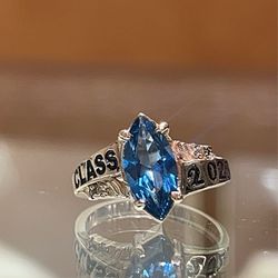 Don Victor Jewelers - Class ring designed for a client