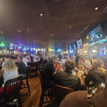 Malone's Bar & Grill - New American Near Me - Maple Grove, Minnesota