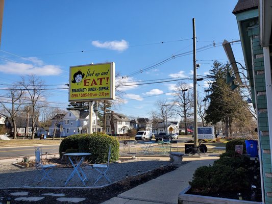 Shut Up and Eat by null