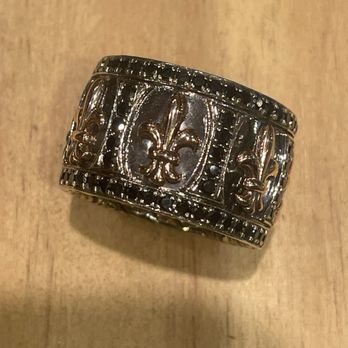 Versani - Black diamonds inset this beautiful gold ring. - Jewelry Near Me - New York, New York