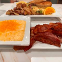 Bacon and Cheesy Grits Bacon and Cheesy Grits