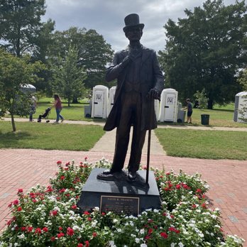 Francis Park - Parks Near Me - Saint Louis, Missouri