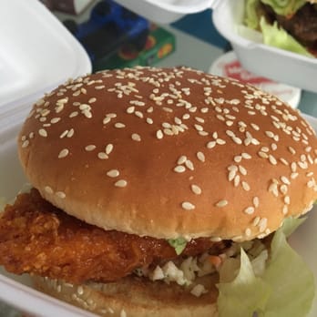 Roadhouse Ktown - Chicken sandwich dipped in wing sauce topped with coleslaw - American Near Me - Kaiserslautern, RP