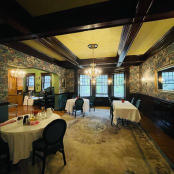 Merryweather Inn - Dining room - Bed & Breakfast Near Me - Duluth, Minnesota Merryweather Inn - Dining room - Bed & Breakfast Near Me - Duluth, Minnesota