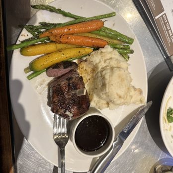 Yard House - Filet with mashed and veggies. - New American Near Me - Rancho Mirage, California Yard House - Filet with mashed and veggies. - New American Near Me - Rancho Mirage, California