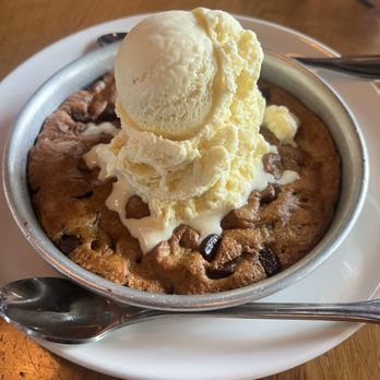 BJ's Restaurant & Brewhouse - Chocolate Chunk Pizookie - Breweries Near Me - Toms River, New Jersey