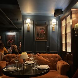 The Parlour Room - Fireplace Seating