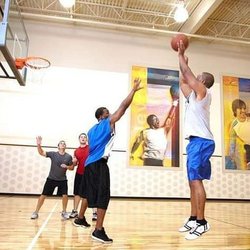 LA Fitness - Full basketball court