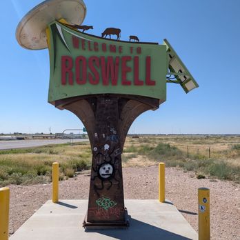 Roswell Welcome Sign - North side of town, there is a metal plaque here with Roswell history - Landmarks & Historical Buildings Near Me