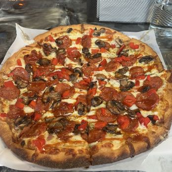 Lincoln Avenue Brewery - Flatbread pizza (The Dirty) - Brewpubs Near Me - Calistoga, California Lincoln Avenue Brewery - Flatbread pizza (The Dirty) - Brewpubs Near Me - Calistoga, California