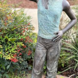 Ronald L Feist Park - Really nice Soccer Statue!