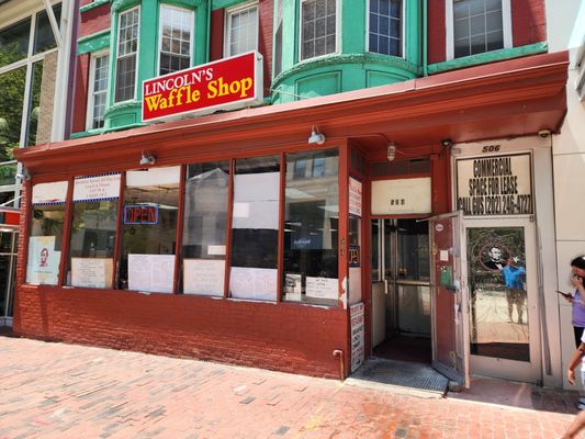 Lincoln's Waffle Shop by null