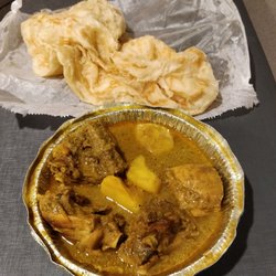 Sati's Roti Shop - Chicken curry with fresh roti