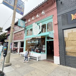 Easy Breezy Frozen Yogurt - Storefront