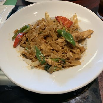 Thailicious - Drunken noodles with pork - Thai Near Me - Charleston, South Carolina Thailicious - Drunken noodles with pork - Thai Near Me - Charleston, South Carolina