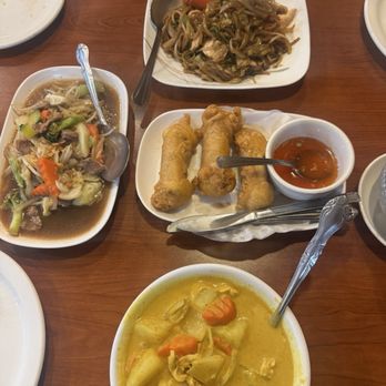 Boonie Thai Cuisine - Sautéed Beef with Veggies, Beef Noodles, Egg Rolls and Chicken Curry - Thai Near Me - Santa Maria, California
