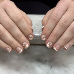 Mozoe Nails Spa - Gel manicure