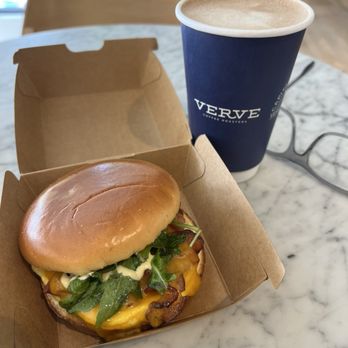 Capital One Café - Banks & Credit Unions Near Me - Chicago, Illinois