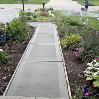 Cincinnati Custom Concrete - New walkway - Masonry/Concrete Near Me - Maineville, Ohio