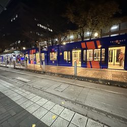 Lloyd Center / Northeast 11th Avenue MAX Station