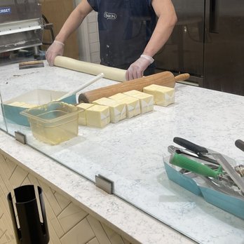 Cinnabon - Bakeries Near Me - Concord, California