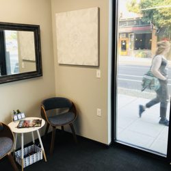 Emerald City iPhone Screen Repair - Wait while your phone is repaired on the spot in under 30 minutes