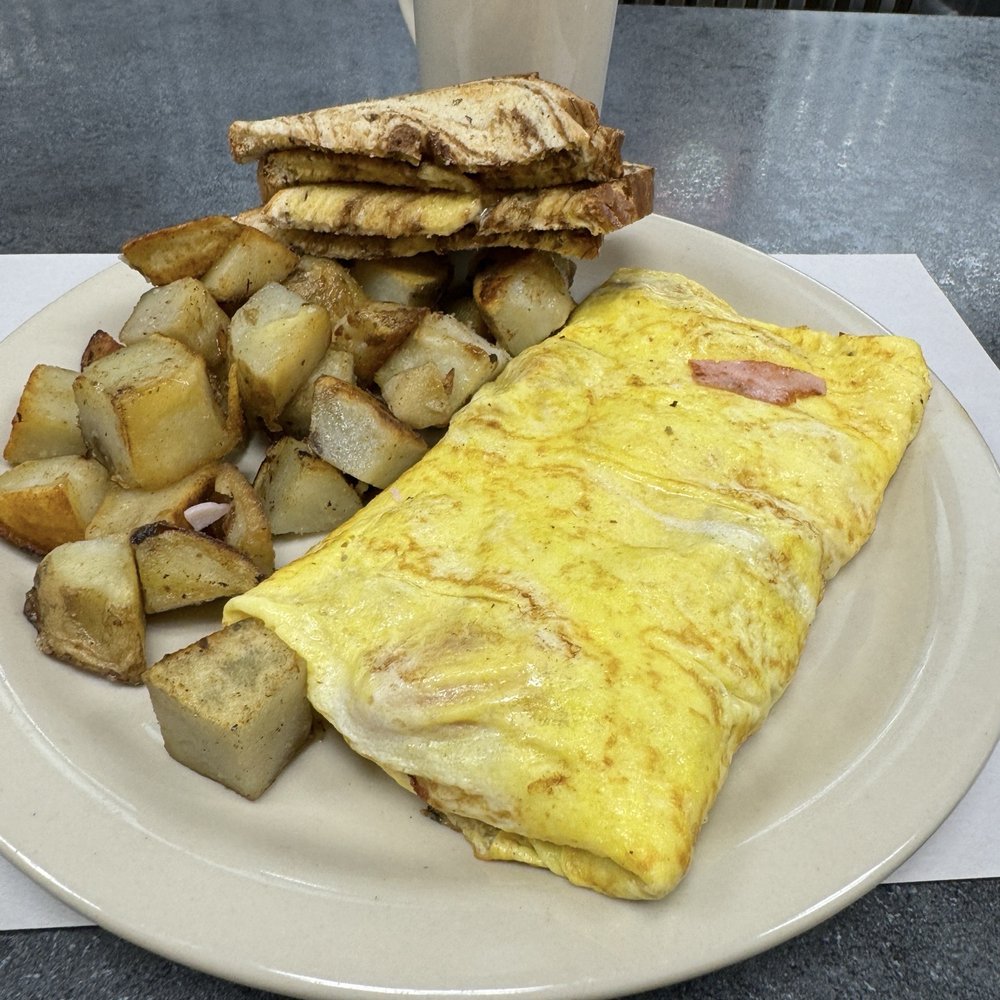 Knotty Pine Diner - Diners Near Me - Oneida, New York