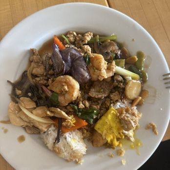 Lai Thai Restaurant - My Mish mashed plate - Thai Near Me - Morton Grove, Illinois