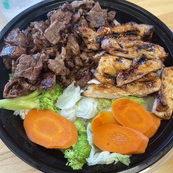 The Tray Fusion Grill - Half Beef half chicken plate it's very good - Asian Fusion Near Me - Westminster, California The Tray Fusion Grill - Half Beef half chicken plate it's very good - Asian Fusion Near Me - Westminster, California